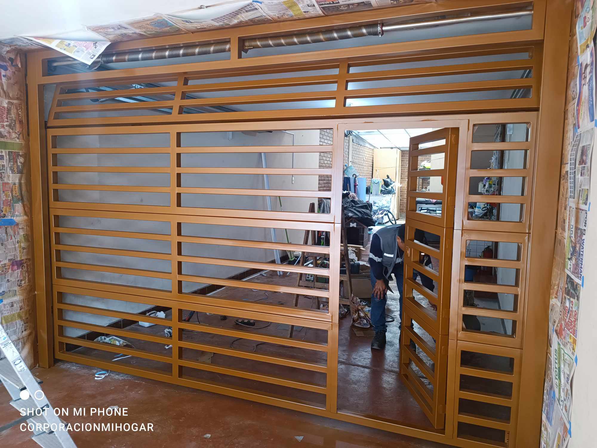 Qué ventajas ofrece un portón eléctrico con puerta integrada